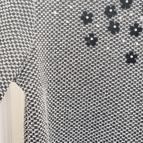 KARL LAGERFELD PARIS Tweed pearl and floral necklace details sweater - Picture 6 of 10